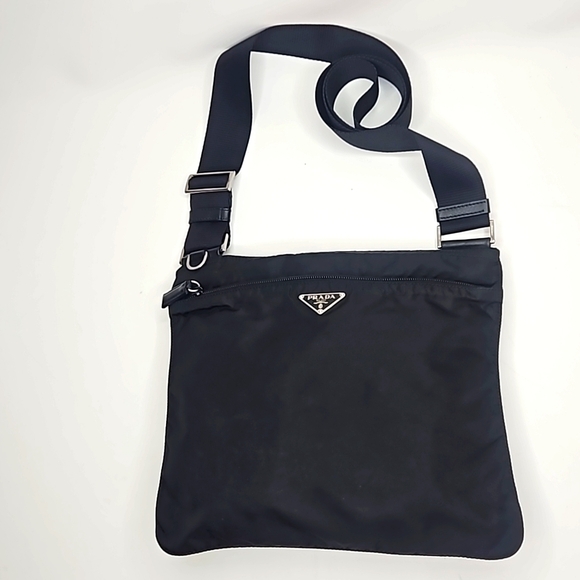 Authentic Prada Crossbody Bag Unisex - Picture 1 of 16